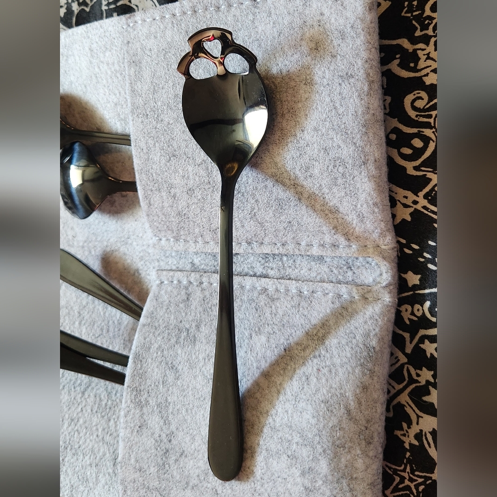 Skull spoons - set of six